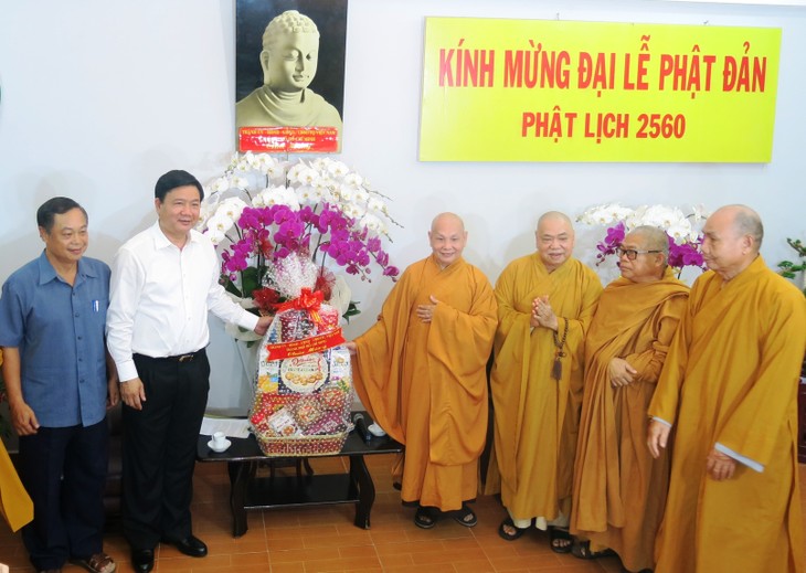 Lãnh đạo Thành phố Hồ Chí Minh thăm, chúc mừng Giáo hội Phật giáo Việt Nam - ảnh 1